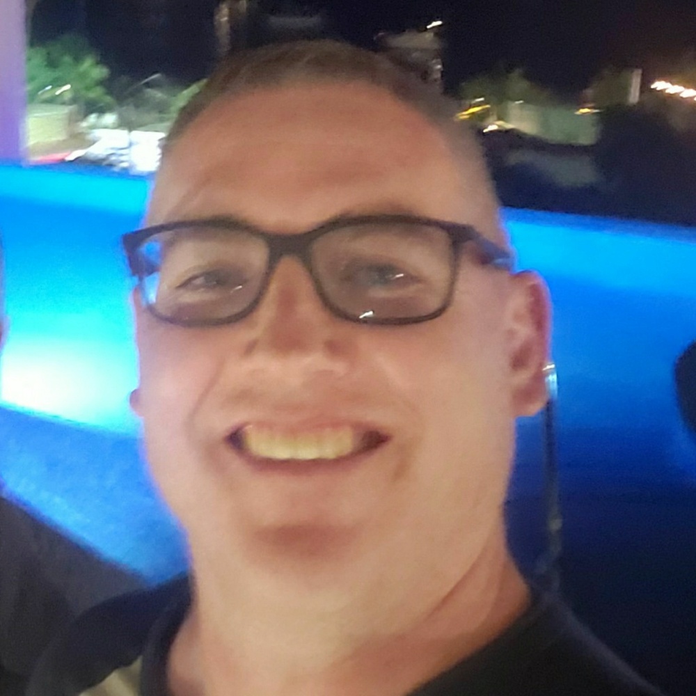 Meet your Posher, Derek